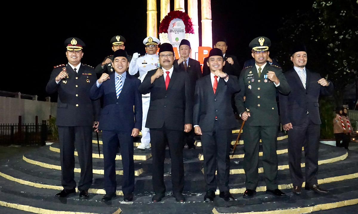 Momen Khidmat Apel Kehormatan dan Renungan Suci di Taman Makam Pahlawan Kota Pasuruan