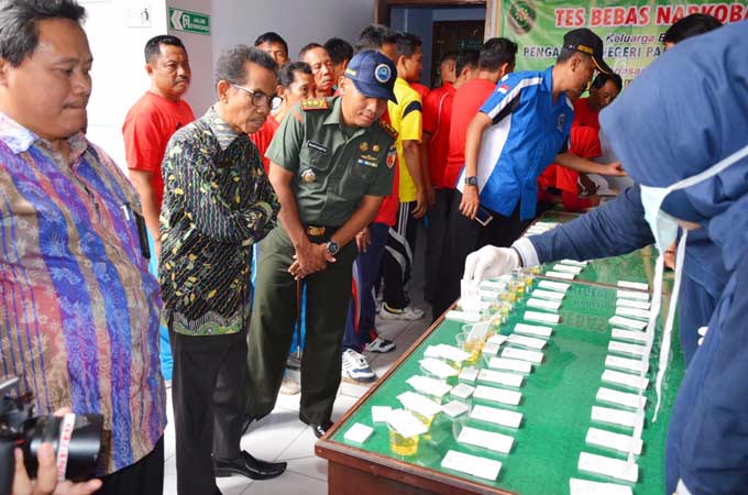 Mendadak, PN Pamekasan Tes Urine Seluruh Pegawai