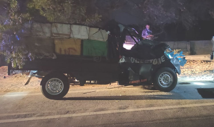 Seruduk Truk Tronton dari Belakang, Sopir Pikap Tewas di Tempat