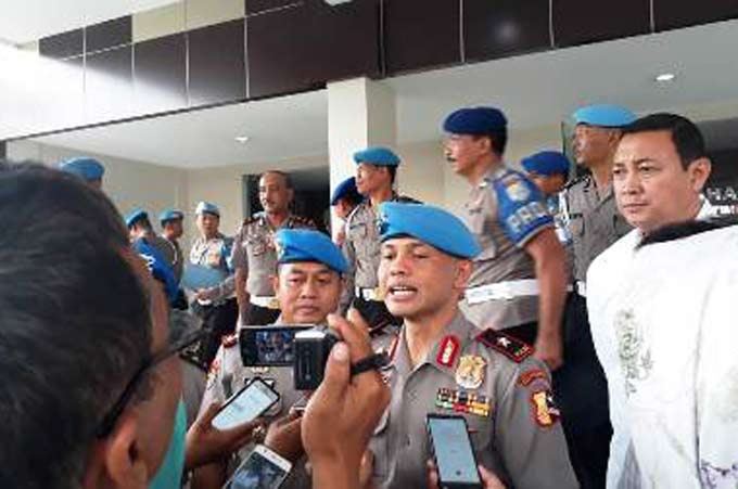 Karo Provost Divpropam Polri Brigjen Pol Drs. Hendro Pandowo, M.Si memberikan keterangan di depan wartawan.