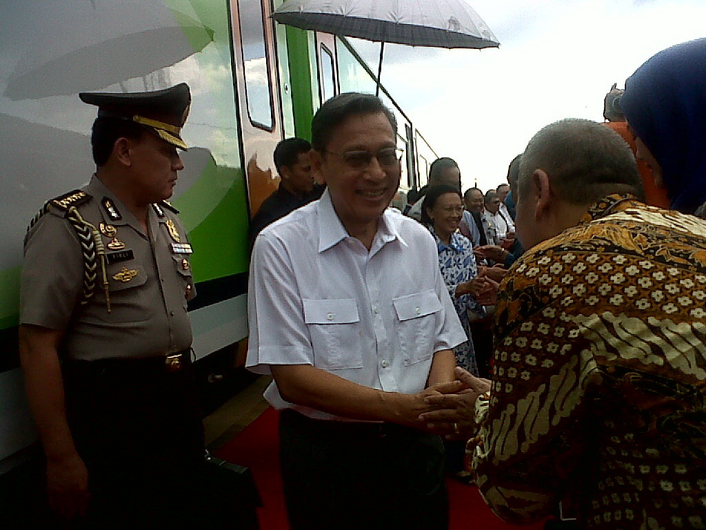 Wapres Boediono Resmikan Jalur KA Ganda Jurusan Cirebon-Surabaya