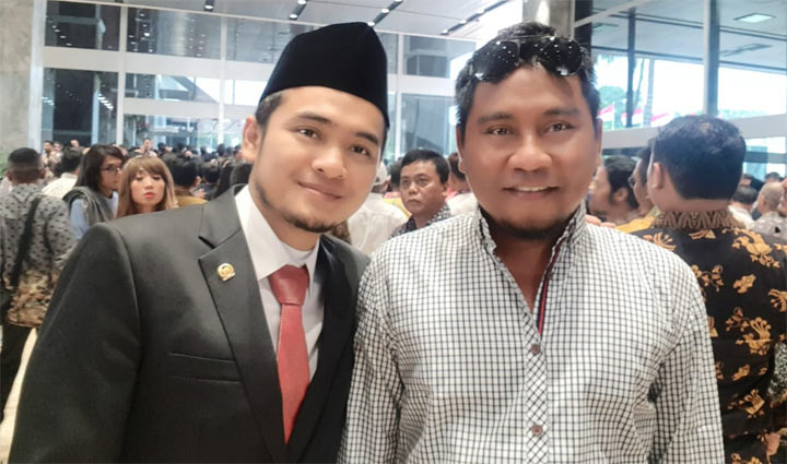 Imron Amin (kiri) bersama Aliman Haris setelah selesai pelantikan anggota DPR RI.