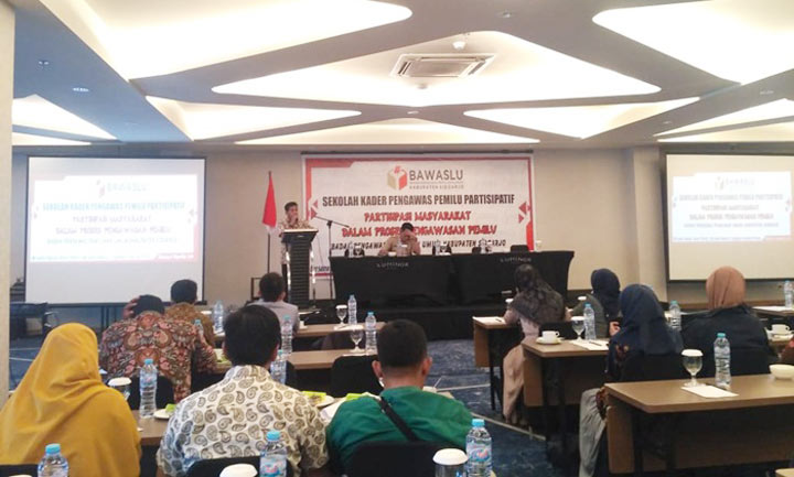 PEMBUKAAN: Hari pertama Sekolah Kader Pengawas Pemilu yang digelar Bawaslu Sidoarjo, Senin (11/11). foto: ist