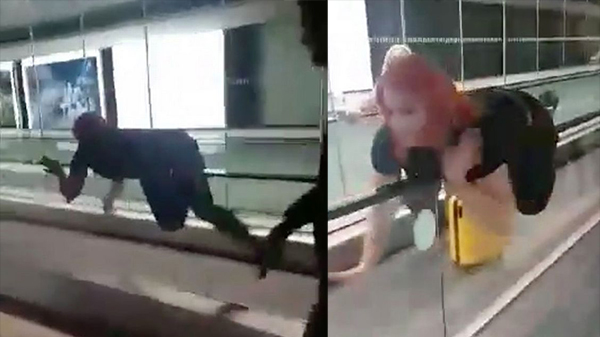 Ha ha ha, Cewek Ini Naik Pegangan Eskalator Bandara, Seakan Melayang