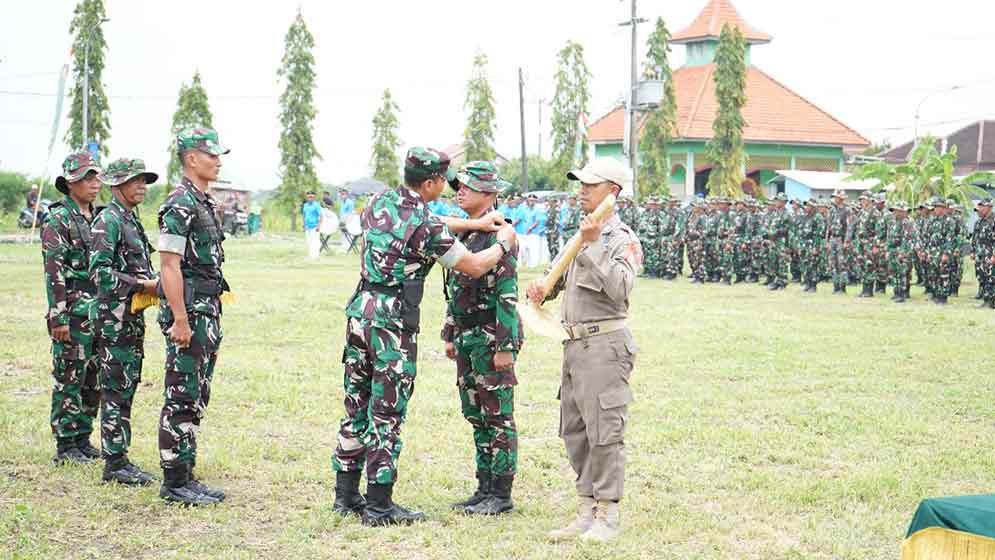 Upacara penutupan TMMD ke-126 Sidoarjo di lapangan Desa Kedondong Tulangan, Kamis (6/11/2025). (Ist)