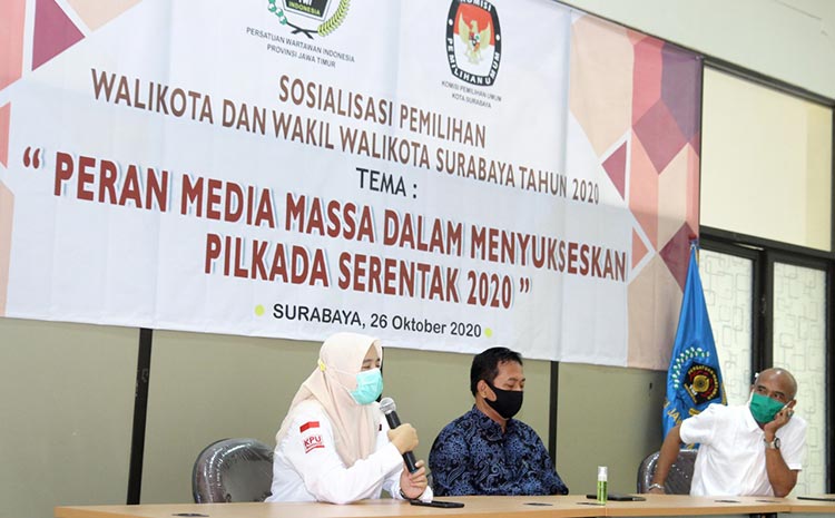 Nafilah Astri Swarist, Komisioner KPU Surabaya didampingi Ketua PWI Jatim Ainur Rohim dan Ketua Mappilu Jatim Machmud Suhermono di gedung PWI Jatim, Senin (26/10/2020).