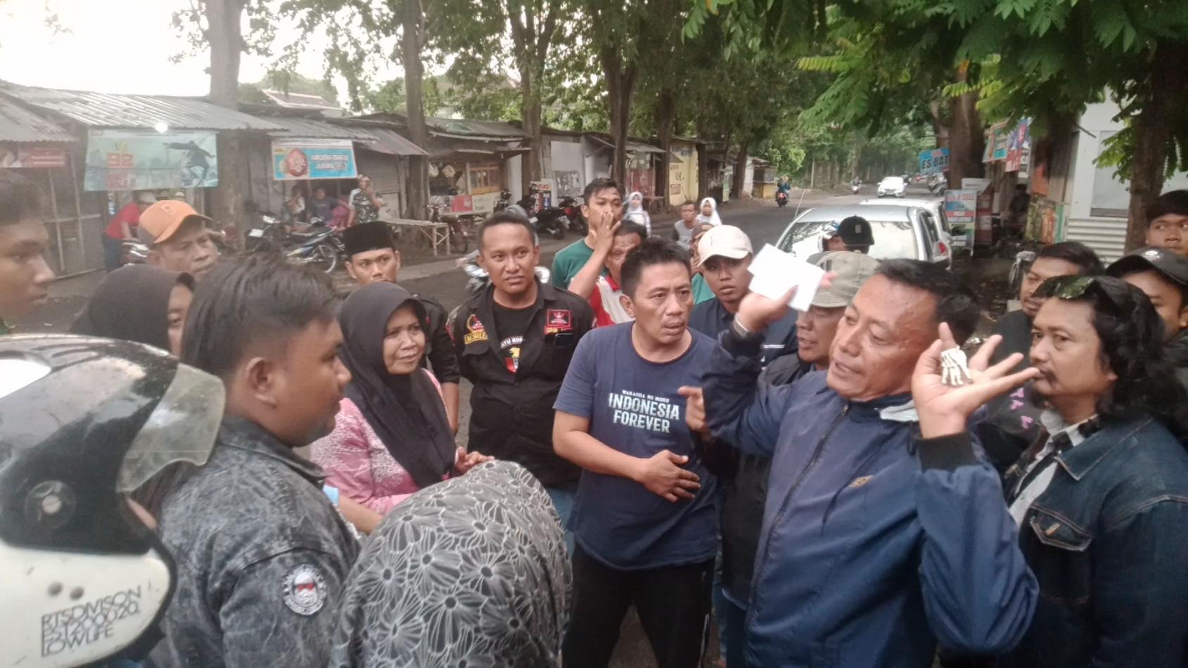 Ketua GRIB Jaya Probolinggo Datangi Lokasi Warung yang Hendak Dibongkar di Tanah Milik Pemprov