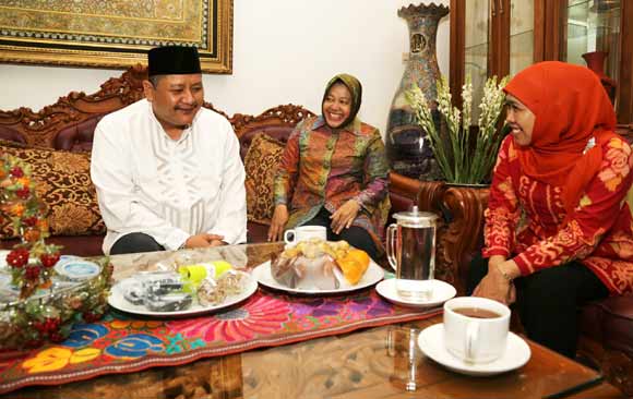 Buka Kantong Suara Muslimat-Fatayat, Risma-Whisnu Bertemu Khofifah