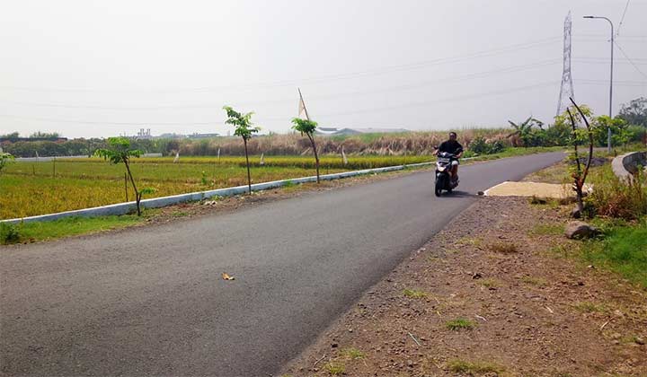 TKP jambret di Jalan Dusun Mojokemuning, Desa Sidomojo, Kecamatan Krian tampak lengang.
