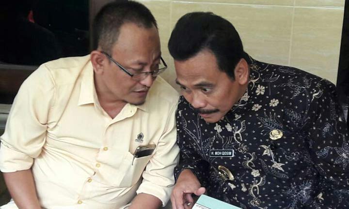 Qosim (kanan) dan Nurhamim dalam sebuah kesempatan.