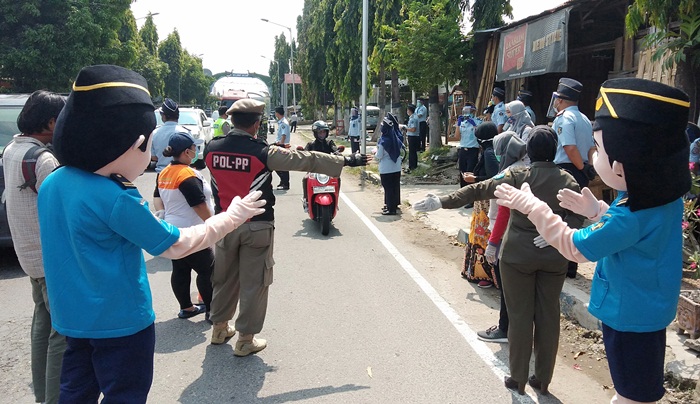 Peduli Covid-19, Kantor Imigrasi Kelas III Ponorogo Bagikan Masker Hingga Sembako