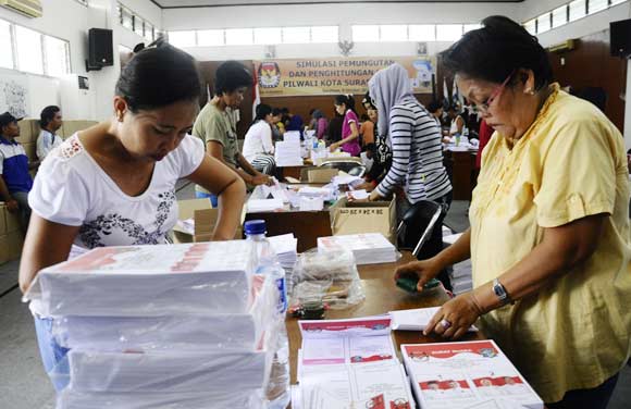 Surat Suara Pilwali Surabaya Mulai Dilipat, Target Rampung 25 November