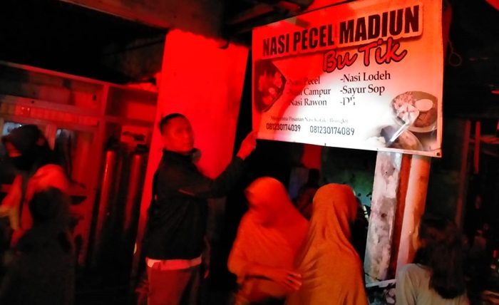 Rumah kontrakan penjual nasi pecel yang terbakar.