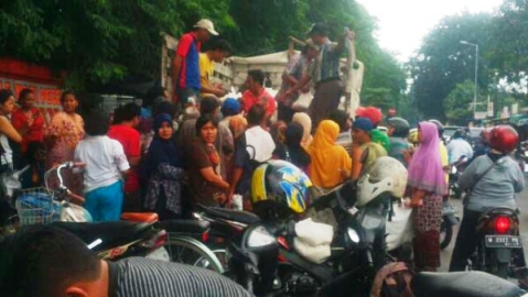 Kualitas Beras Murah Bulog Buruk, Warga Kecewa, Pedagang Nakal Ikut Borong