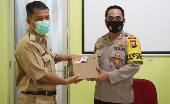 Kapolres Ngawi Serahkan Suplemen ke Pasien Covid-19 di RSUD dr Soeroto