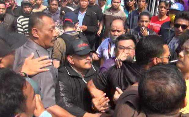 Eksekusi Bengkel di Mayjend Sungkono Surabaya Ricuh, 1 Orang Luka-luka