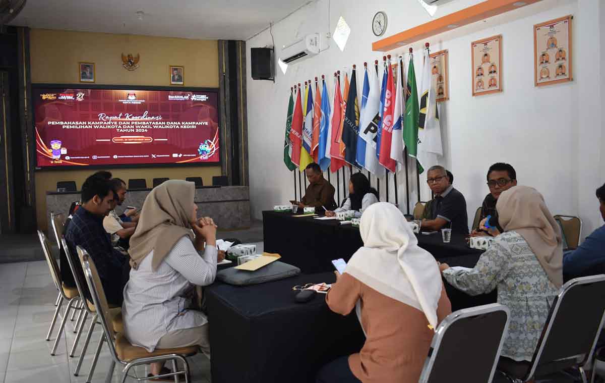 KPU Kota Kediri saat menggelar rapat koordinasi. Foto: Ist