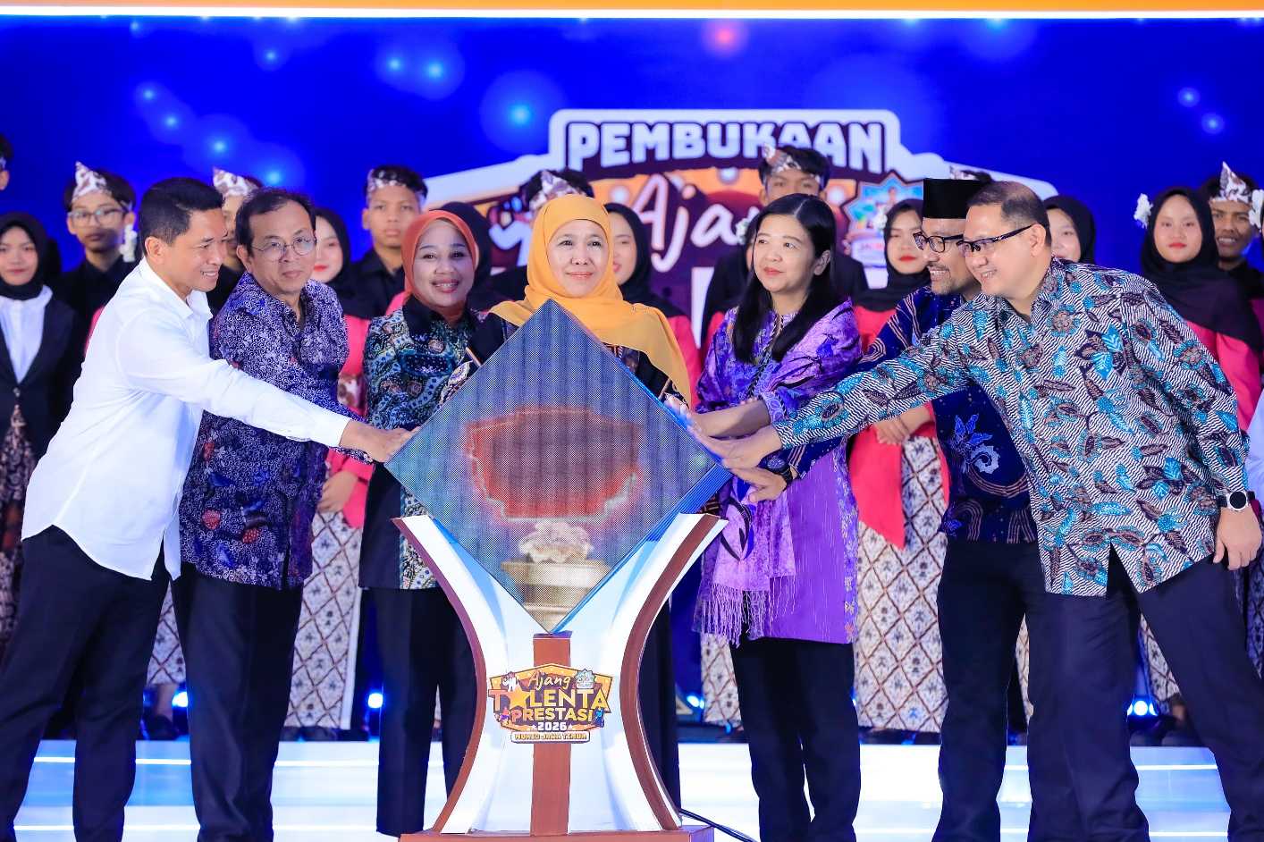 Jatim Siapkan Talenta Unggul, Gubernur Khofifah Buka Ajang Prestasi Murid 2026 di Surabaya