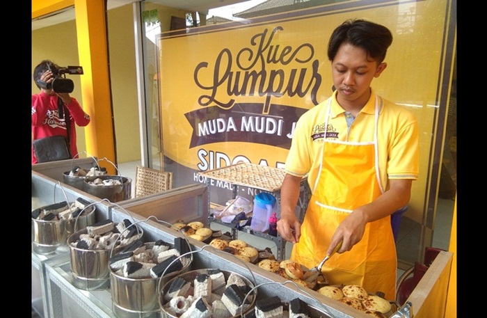 Kue Lumpur Muda-mudi Kini Hadir di Tuban