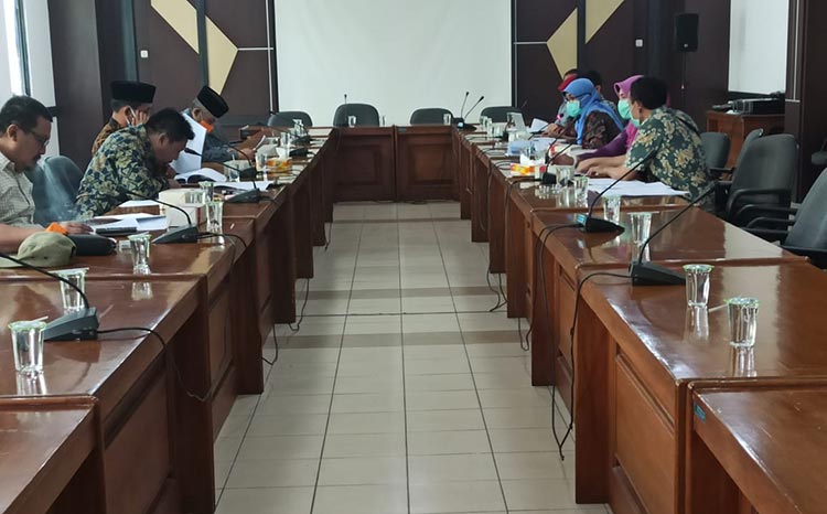 Rapat Kerja RSUD Bangil dengan Komisi IV DPRD Pasuruan. (foto: ist).