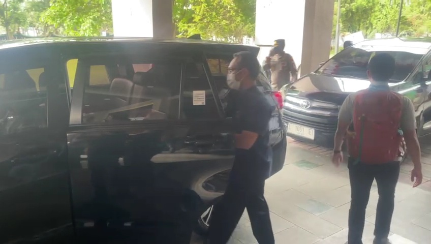 Dari Penggeledahan Kantor Pemkab Bangkalan, Penyidik KPK Bawa 6 Koper