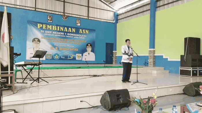 Ketua PGRI Malang Ajak ASN SMPN 1 Gondanglegi Selalu Pegang Kode Etik