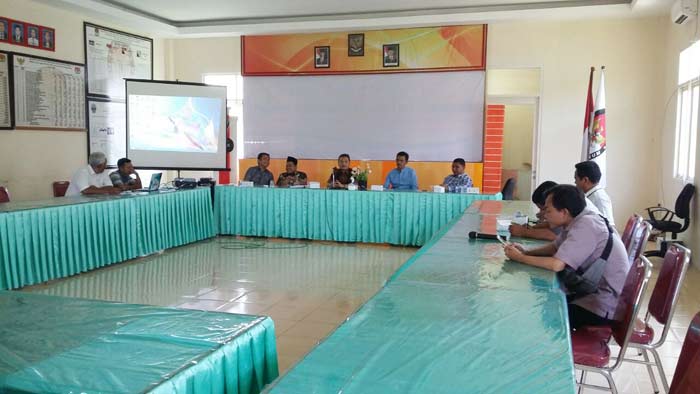 Rapat koordinasi tentang persiapan percetakan surat suara dalam Pemilihan Bupati dan Wakil Bupati Bangkalan 2018, Selasa (8/5/2018).