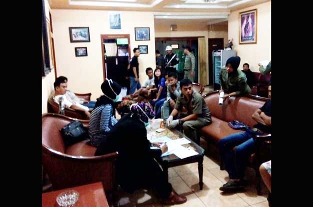 Razia Hotel, Petugas Gabungan di Blitar Ciduk Belasan Pasangan Bukan Suami Istri 