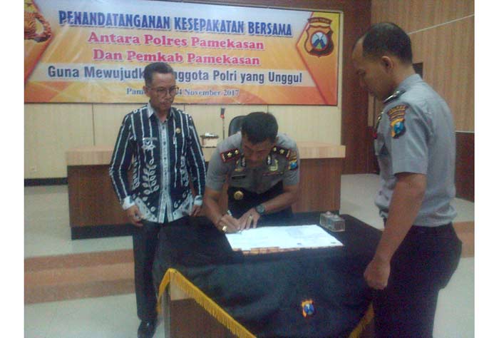 Polres Pamekasan dan Pemkab Pamekasan melakukan penandatanganan nota kesepakatan atau MoU, Jum'at (24/11).