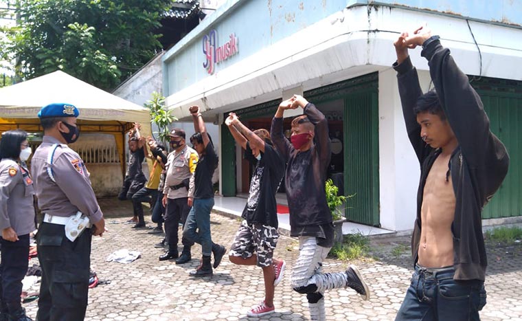 Terjaring Operasi, Belasan Anjal di Jombang Disanksi dan Diminta Pulang Dengan Cara Lari
