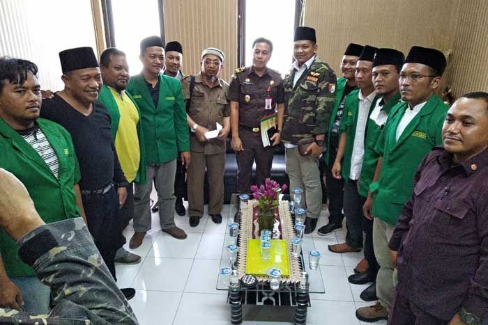 Pengurus Ansor Sidoarjo saat mendatangi Kejari, baru-baru ini.
