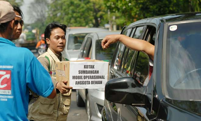 Warga Kumpulkan Koin untuk 'Belikan' Anggota DPRD Jombang Mobil Operasional 