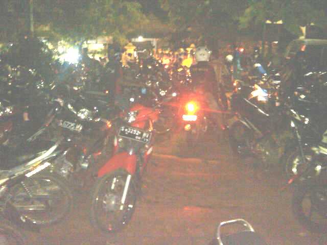 Ada Pasar Malam, Halaman Kantor Kecamatan Jadi Lahan Parkir