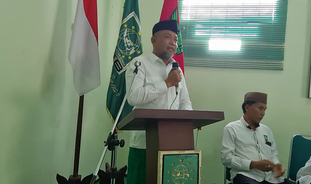 Ketua DPC Bangkalan, Syafiuddin Asmoro, saat memberikan sambutan dalam pengukuhan Ketua Dewan Koordinasi Cabang (DKC) Garda Bangsa Bangkalan.