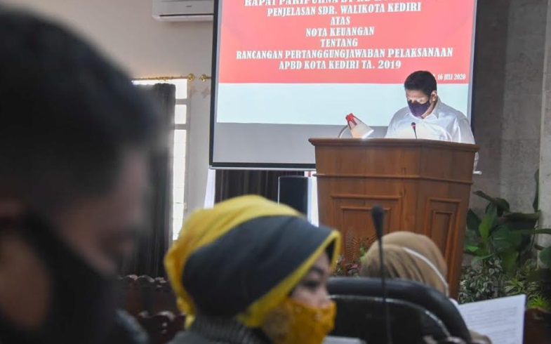 Wali Kota Kediri Sampaikan Rancangan Pertanggungjawaban Pelaksanaan APBD Kota Kediri 2019