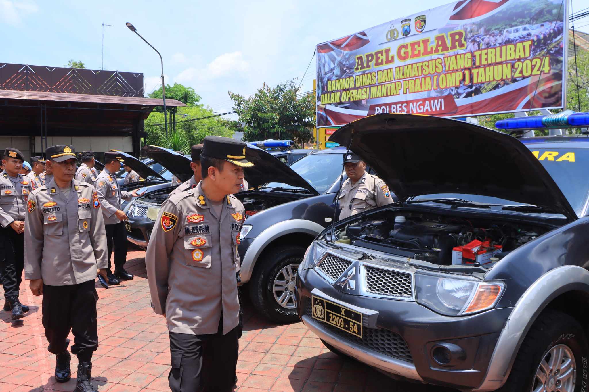 Polda Jatim saat melaksanakan pengecekan ranmor dan almatsus polres Ngawi