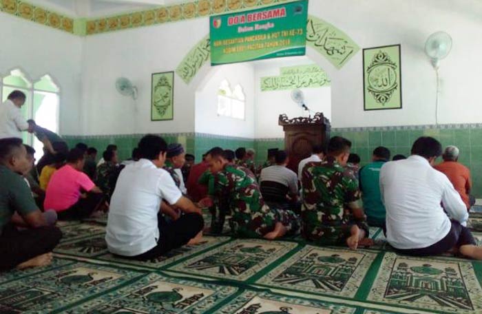 Kegiatan doa bersama di lingkungan Makodim 0801 Pacitan.