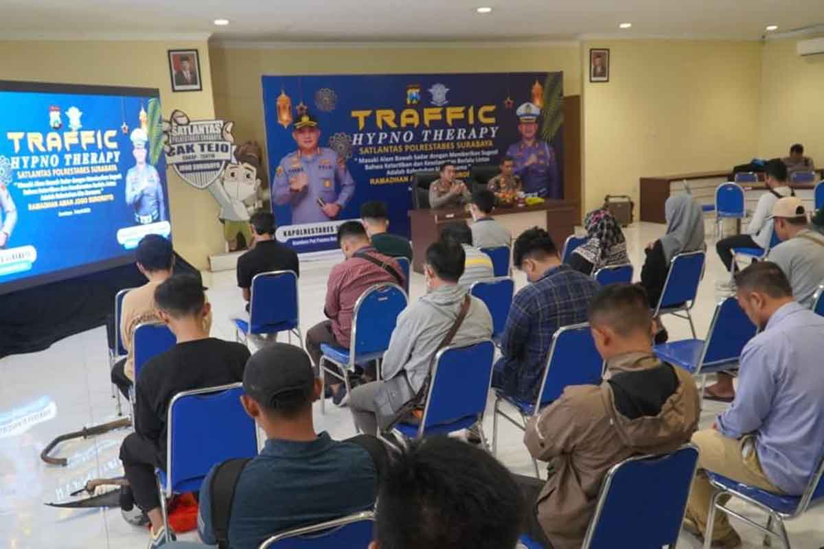 Tingginya Pelanggar Lalu Lintas, Polrestabes Surabaya Ciptakan Traffic Hypnotherapy