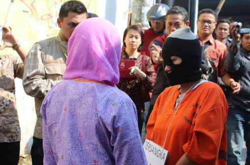 Rekonstruksi Pemerkosaan Bermotif Utang Keperawanan, Korban Disekap di Seberang Kantor Kelurahan