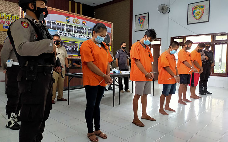 Selundupkan Sabu ke Tahanan, Seorang Istri Susul Suami Masuk Bui