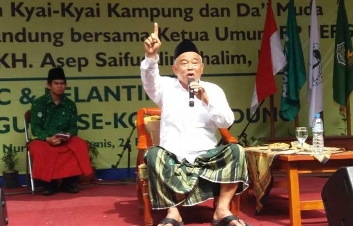 Di Depan 500 Kiai dan Da’i, Kiai Asep Yakin Jokowi Menang Mutlak di Bandung