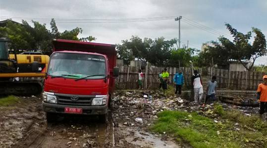 Bupati Probolinggo Sidak Kalibanger, BLH Siapkan Alat Berat Untuk Bersihkan Sampah