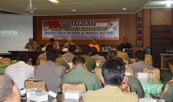 Sosialisasi APK oleh KPU di lantai dua Pemkab Situbondo. foto: hadi prayitno/BANGSAONLINE