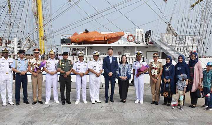Tiba di Malaysia, KRI Bima Suci Tampilkan Reog Ponorogo dan Gita Jala Taruna AAL