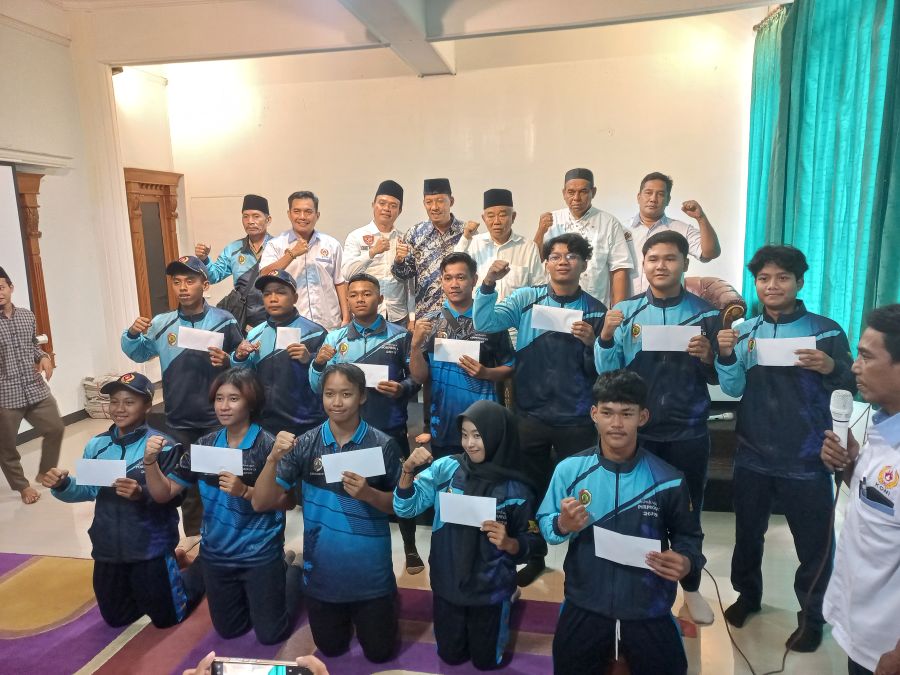 Peduli Olahraga, Kiai Asep Beri Bonus Pribadi untuk Atlet Peraih Medali Porprov IX Jatim