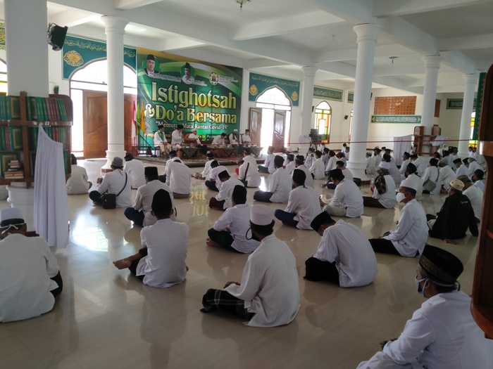 Istighatsah Bersama 1.750 Takmir Masjid, Kiai Asep Kembali Bagikan Beras 100 Ton