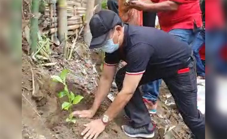 Peringati HUT ke-48, DPC PDI Perjuangan Kediri Tanam Pohon di Lereng Kelud