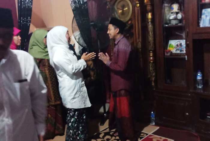 Khofifah Takziah ke Ra Lilur: Saya Sering Sowan ke Beliau