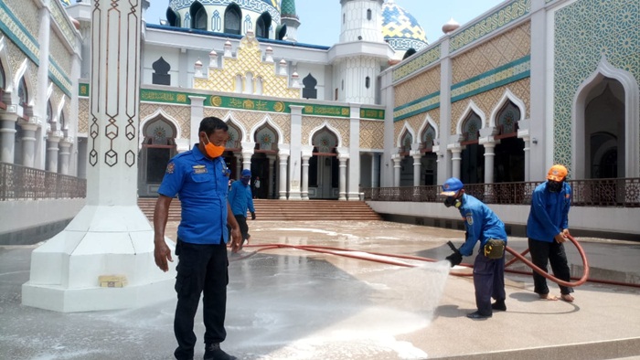 Waspada Corona, Pendopo dan Masjid Agung Tuban Disemprot Disinfektan