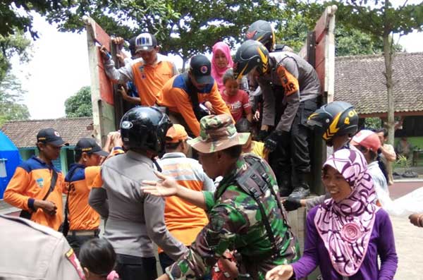 Acara simulasi bencana di Kabupaten Kediri.